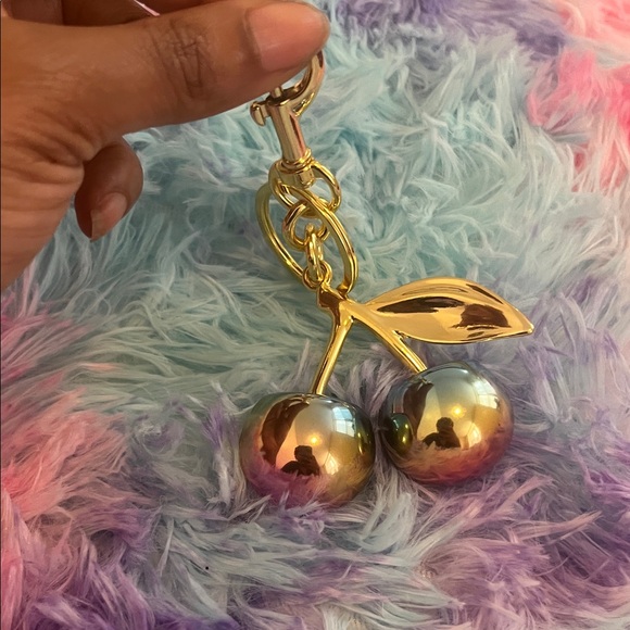 Chic Gold and Iridescent bag keychain - Picture 5 of 8